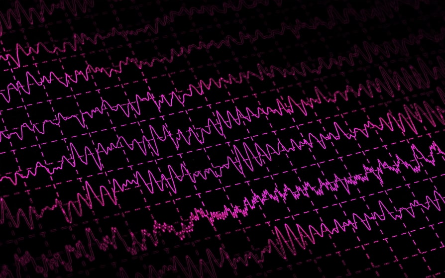 Using an electroencephalograph, we can measure the peak frequency of alpha waves.